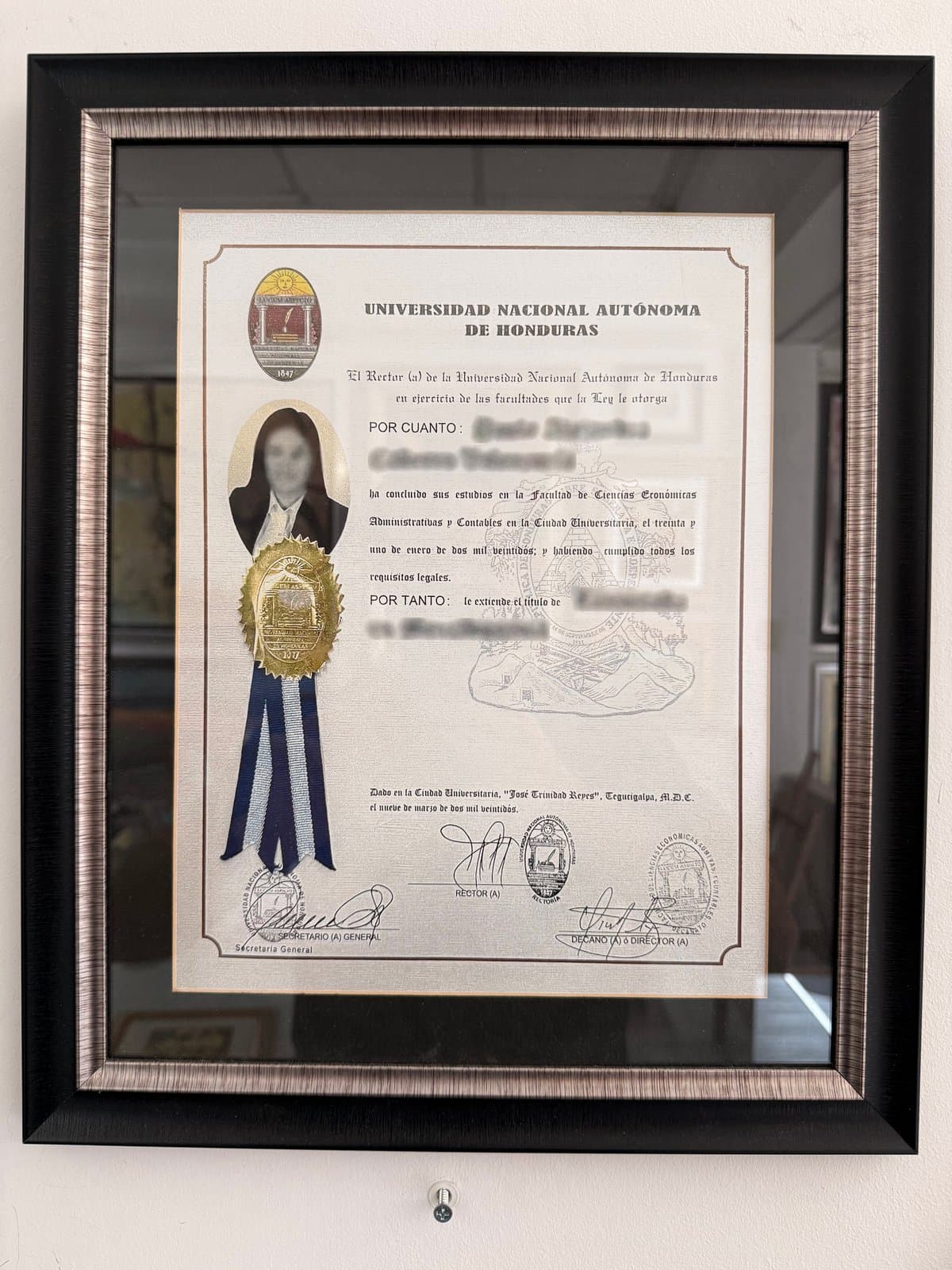 Enmarcado color Negro para titulos o diplomados — marco sencillo de 10 × 13″ con K390